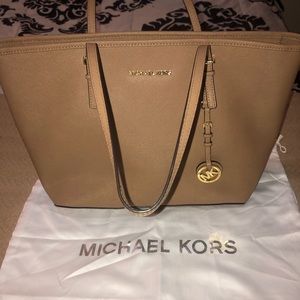 Micheal Kors Purse